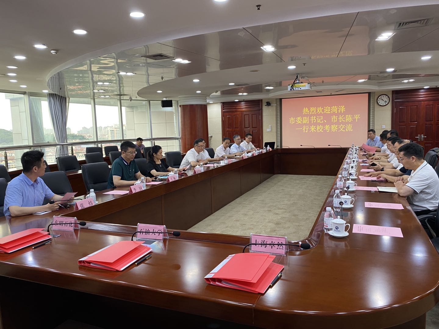 上海天游ty8检测中心、东明石化、中国石油大学三方签订《原油催化裂解制乙烯丙烯（UPC）技术工业试验与推广许可协议》